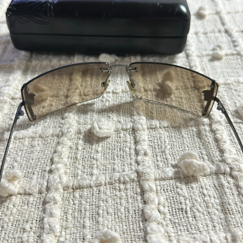 Versace - Picture 6 of 7